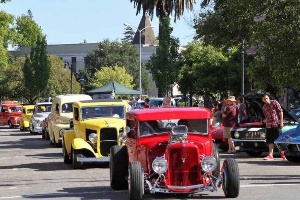 Petaluma’s Salute to American Graffiti Car Show & Cruise